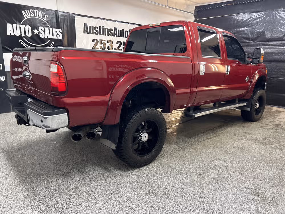 2013 Ford F-250 Super Duty Lariat Crew Cab Image 6