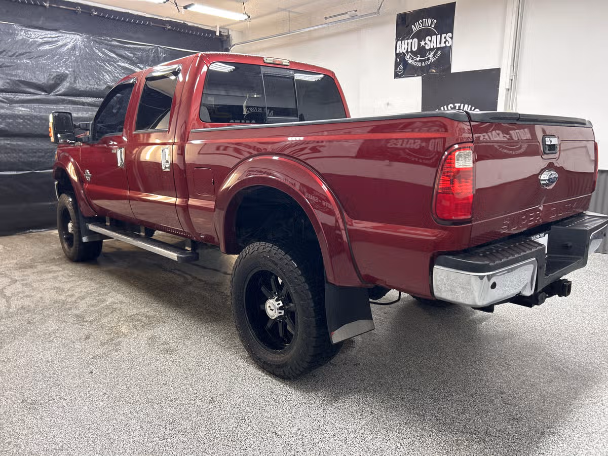 2013 Ford F-250 Super Duty Lariat Crew Cab Image 4