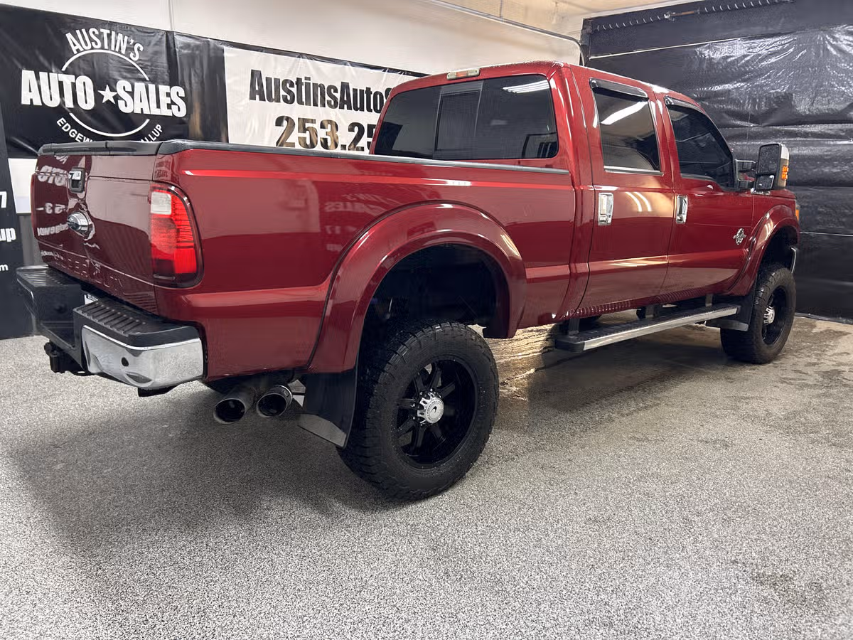 2013 Ford F-250 Super Duty Lariat Crew Cab Image 6