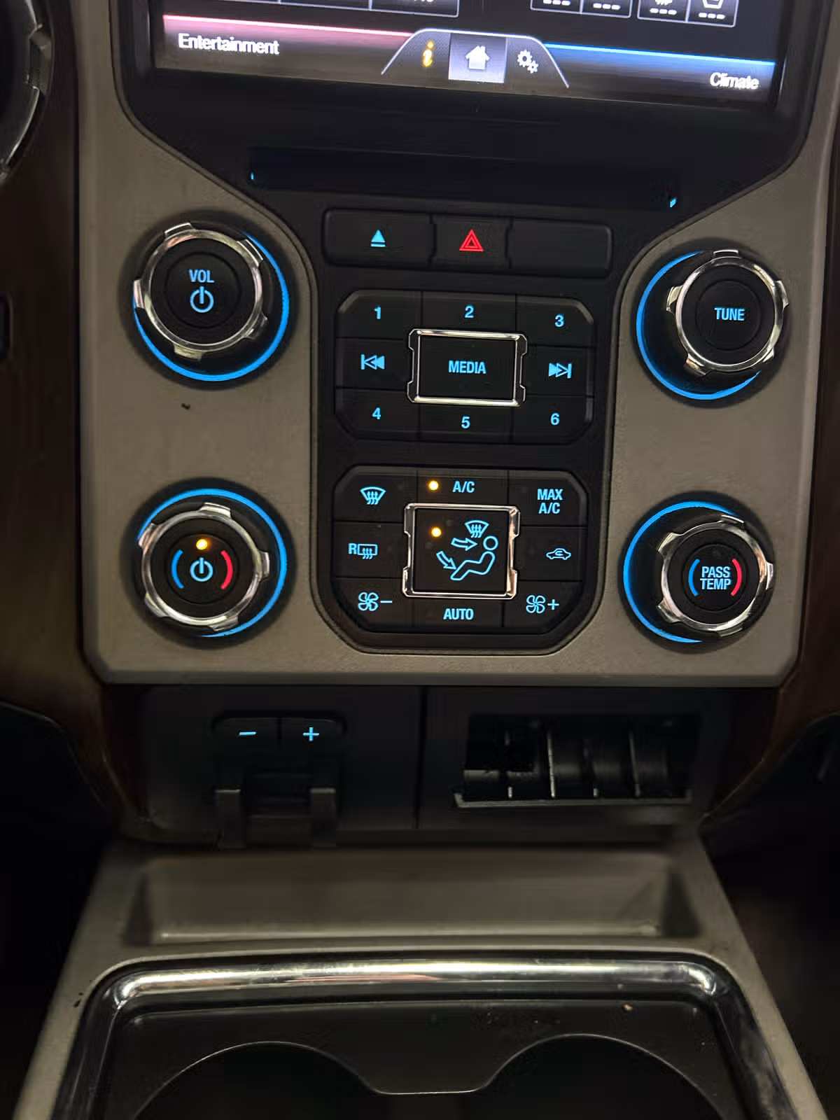 2013 Ford F-250 Super Duty Lariat Crew Cab Image 16