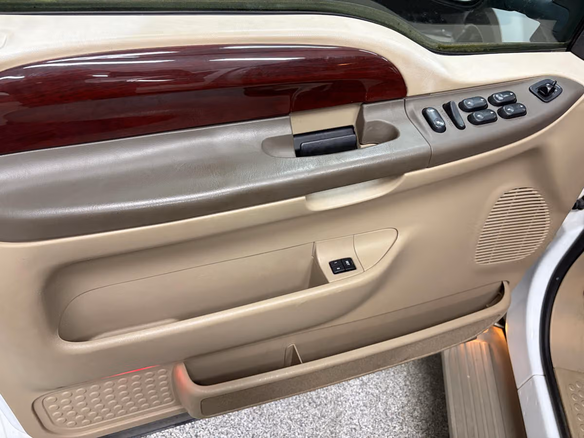 2003 Ford Excursion Eddie Bauer Image 17