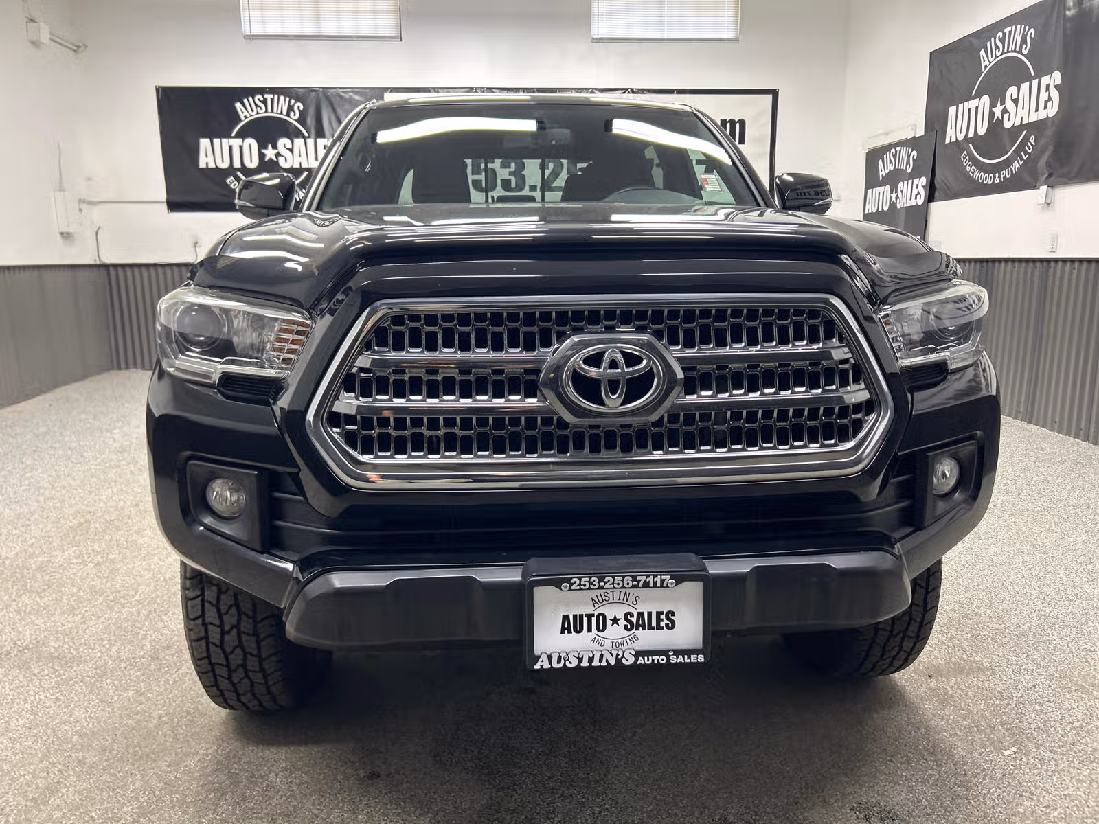 2017 Toyota Tacoma TRD Off-Road Double Cab Upper Image 2