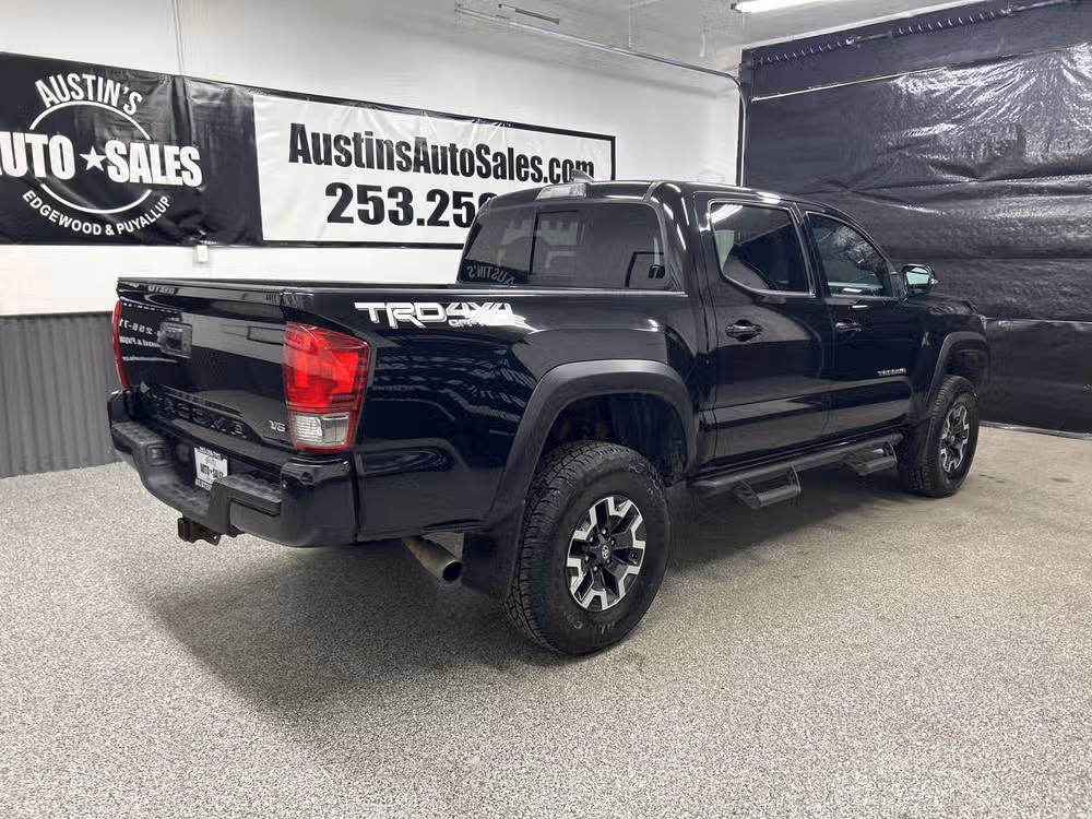 2017 Toyota Tacoma TRD Off-Road Double Cab Image 6