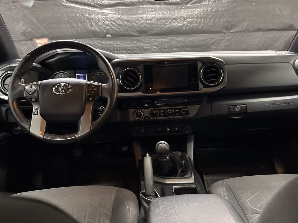 2017 Toyota Tacoma TRD Off-Road Double Cab Image 11