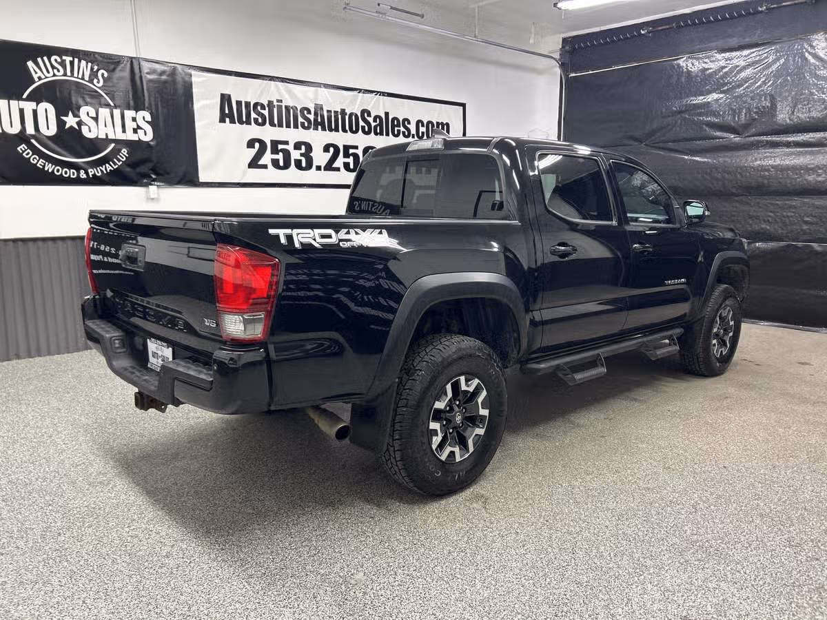 2017 Toyota Tacoma TRD Off-Road Double Cab Image 6