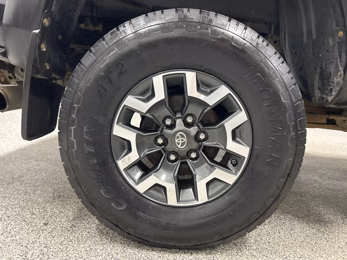 2017 Toyota Tacoma TRD Off-Road Double Cab Image 7