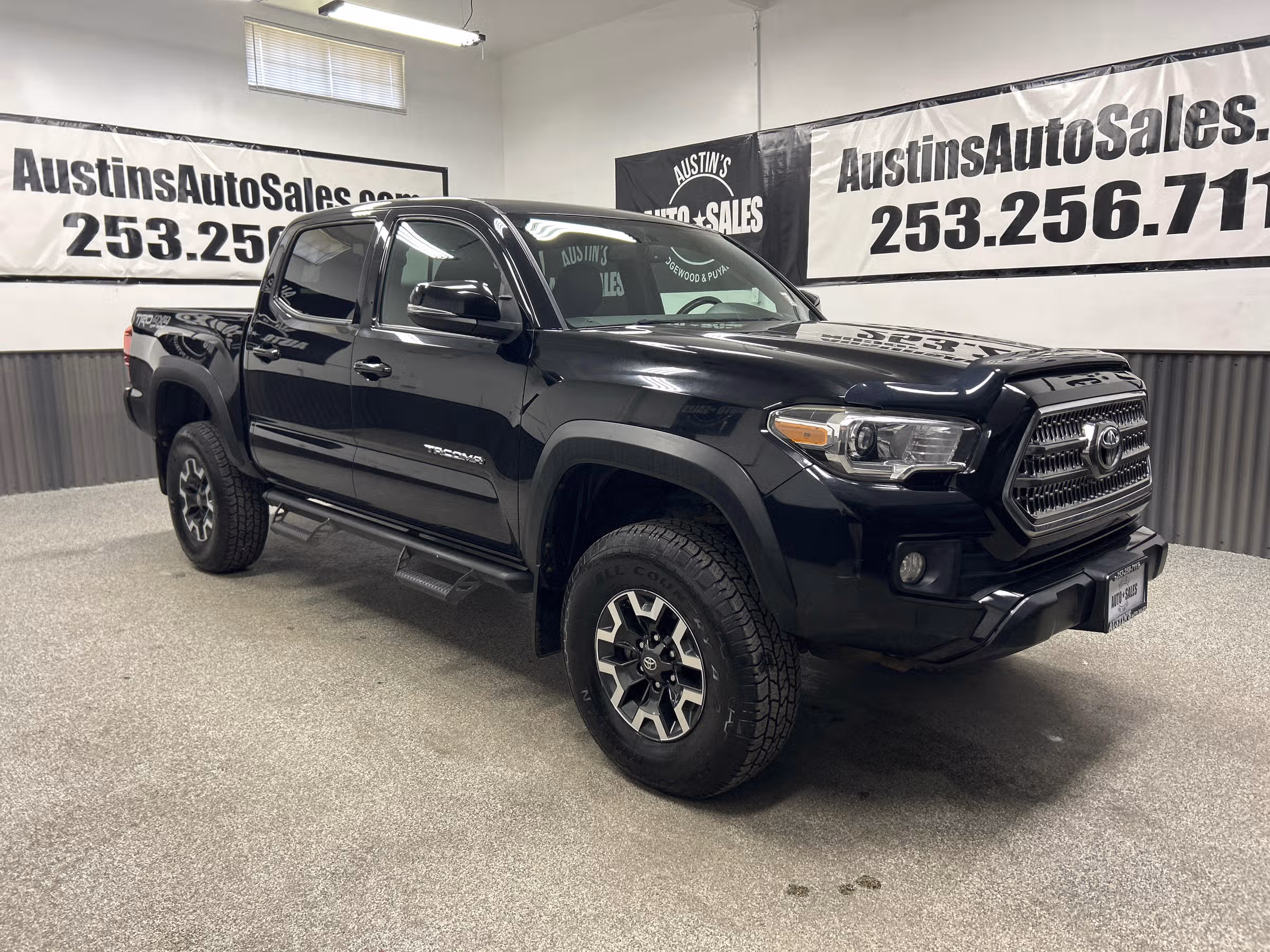 2017 Toyota Tacoma TRD Off-Road Double Cab Image 1