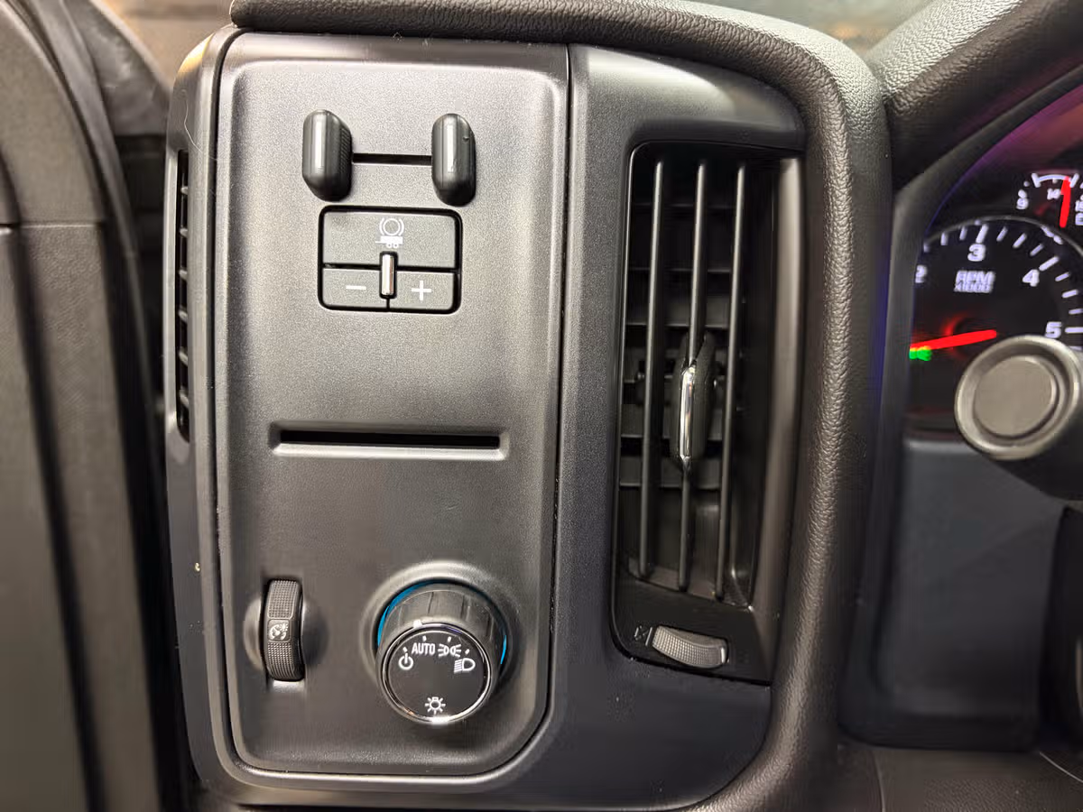 2015 Chevrolet Silverado 3500HD Work Truck Double Cab Image 15