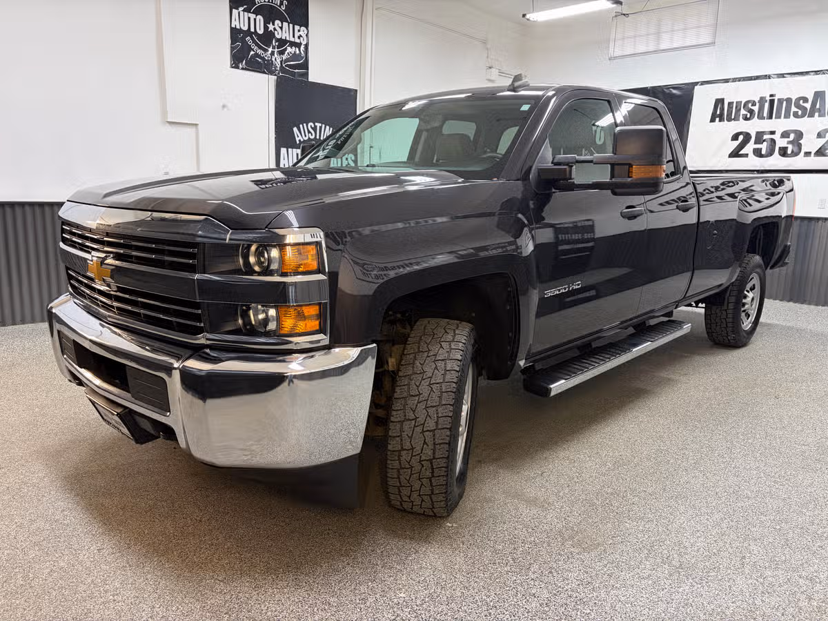 2015 Chevrolet Silverado 3500HD Work Truck Double Cab Image 6