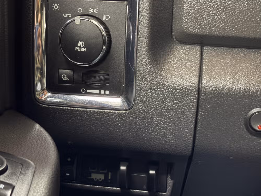 2010 Dodge Ram 3500 Laramie Crew Cab Image 15
