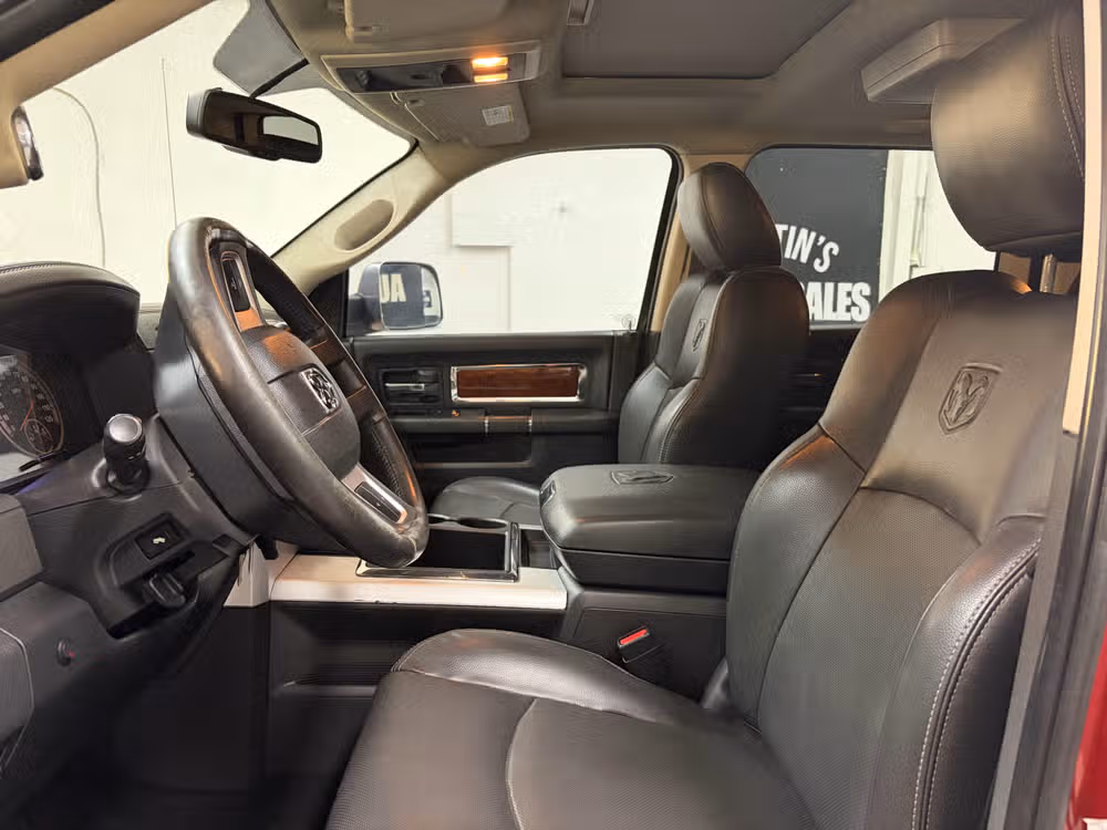 2010 Dodge Ram 3500 Laramie Crew Cab Image 17