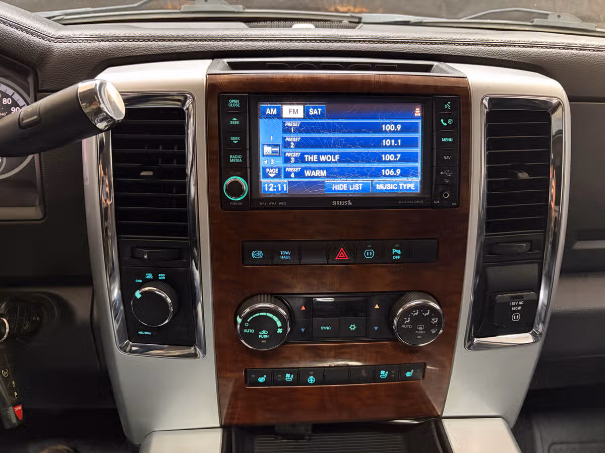 2010 Dodge Ram 3500 Laramie Crew Cab Image 11