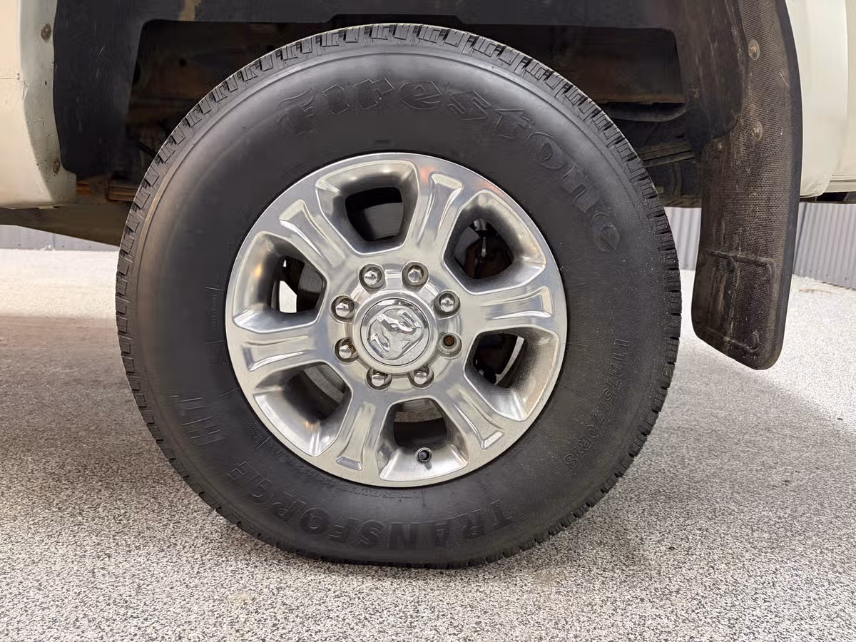 2010 Dodge Ram 3500 Laramie Crew Cab Image 9