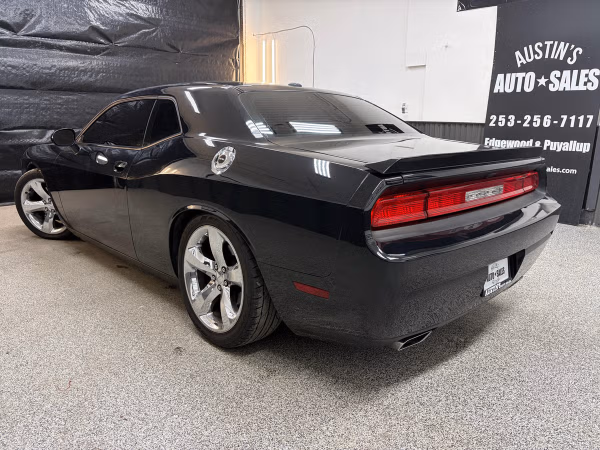 2014 Dodge Challenger R/T Plus Image 8