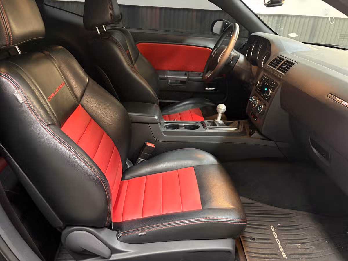 2014 Dodge Challenger R/T Plus Image 16