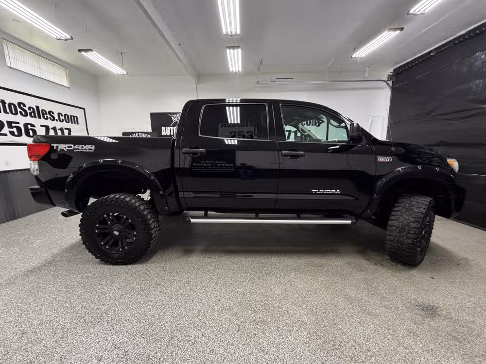 2013 Toyota Tundra Grade CrewMax Image 2