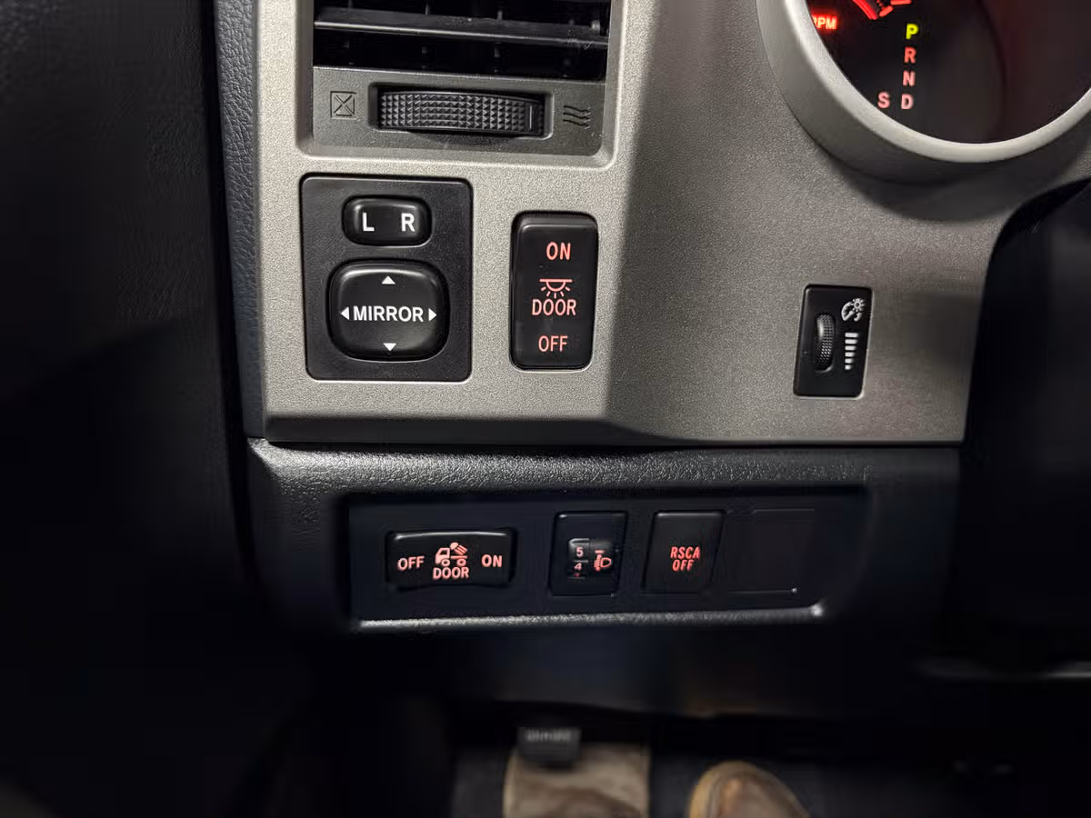2013 Toyota Tundra Grade CrewMax Image 17