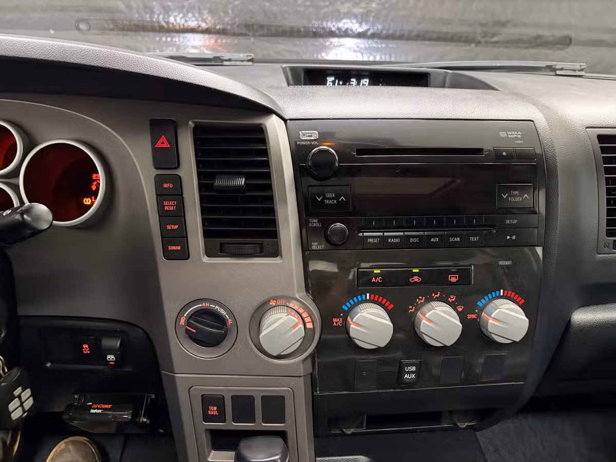 2013 Toyota Tundra Grade CrewMax Image 14