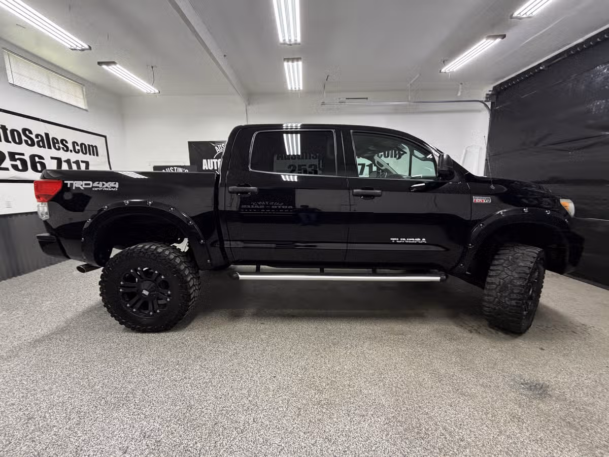2013 Toyota Tundra Grade CrewMax Image 2