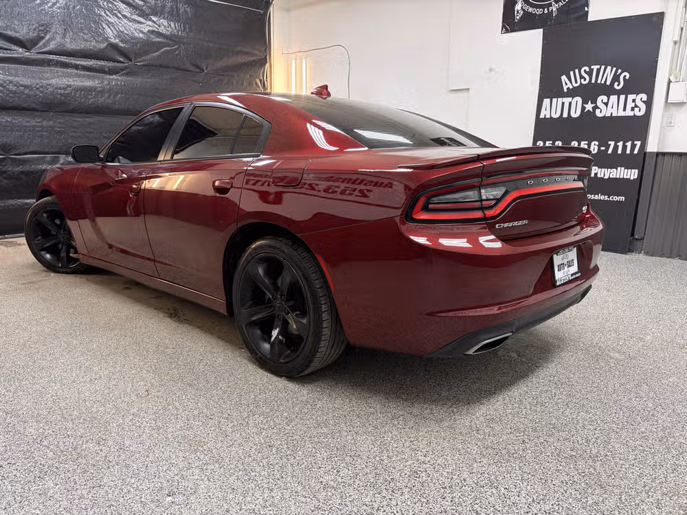 2017 Dodge Charger R/T Image 8