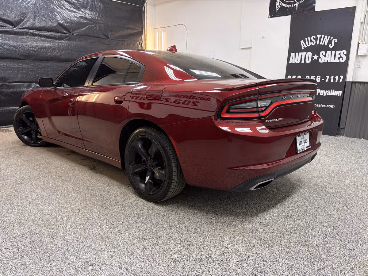 2017 Dodge Charger R/T Image 8