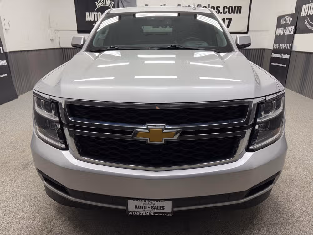2018 Chevrolet Suburban LT Lower Image 3