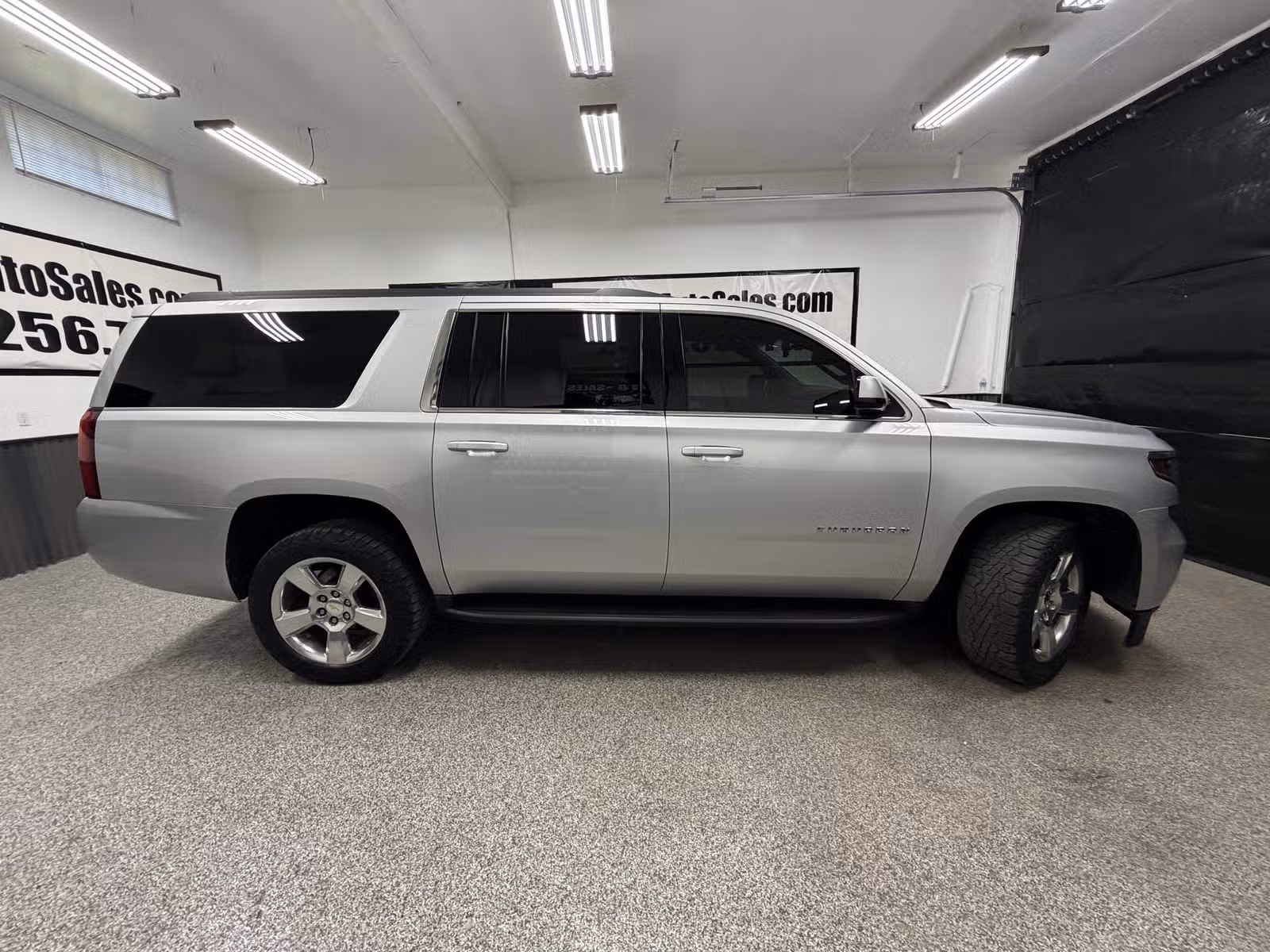 2018 Chevrolet Suburban LT Upper Image 2