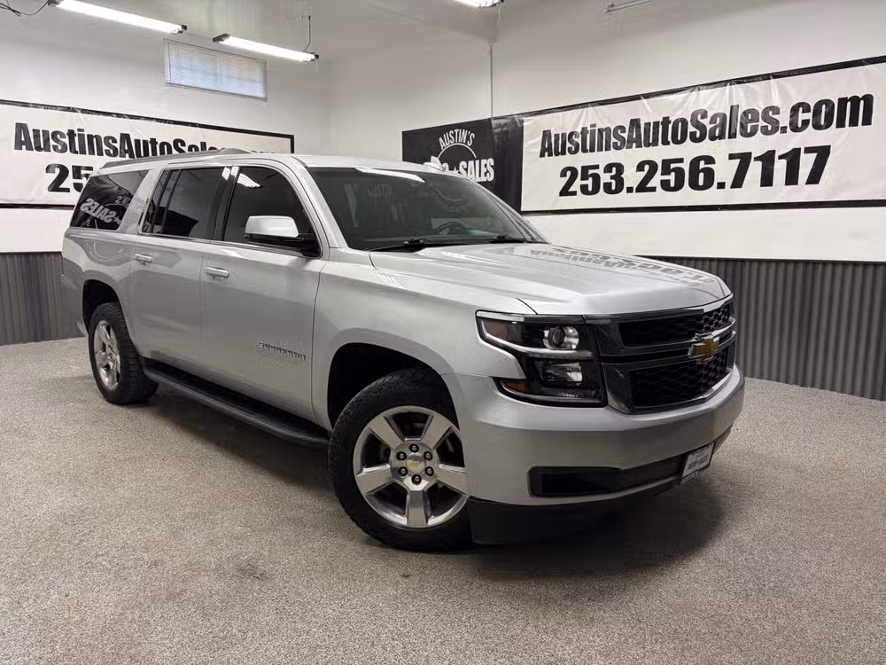2018 Chevrolet Suburban 4WD 1500 LT's photo