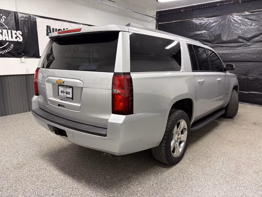 2018 Chevrolet Suburban LT Image 3
