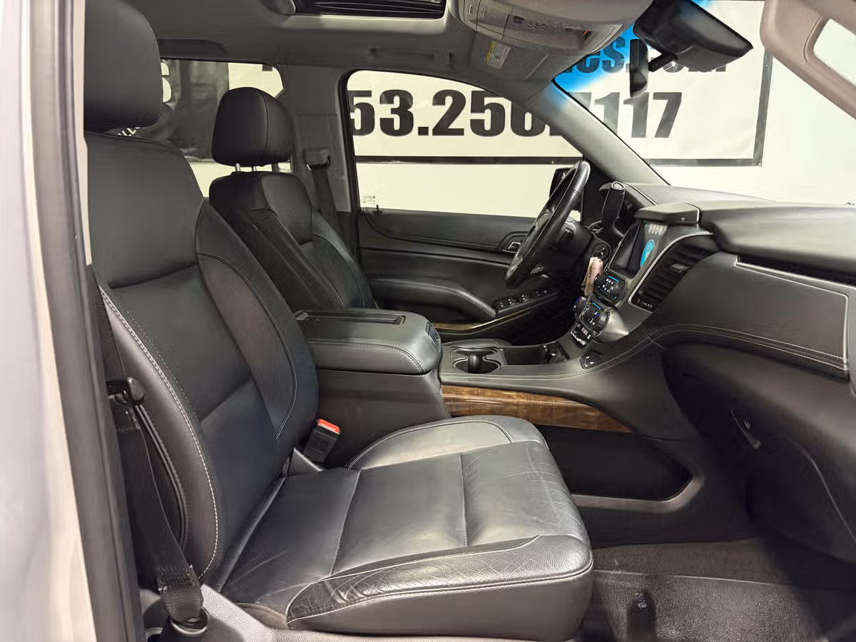 2018 Chevrolet Suburban LT Image 24