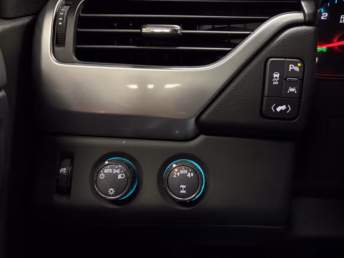 2018 Chevrolet Suburban LT Image 18