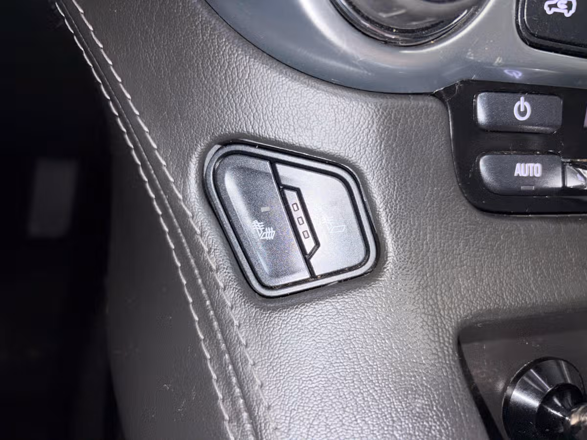 2018 Chevrolet Suburban LT Image 15