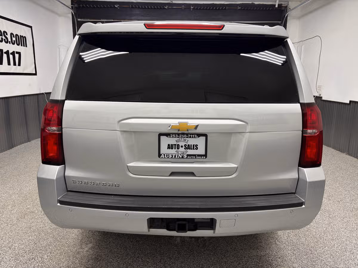 2018 Chevrolet Suburban LT Image 4