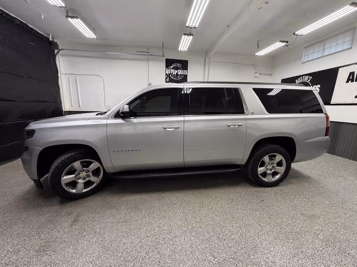 2018 Chevrolet Suburban LT Image 7