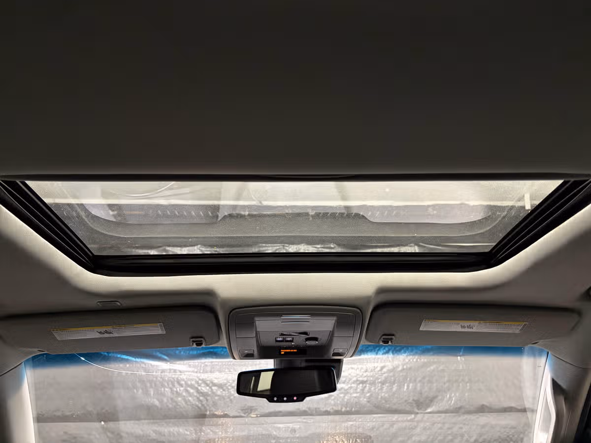 2018 Chevrolet Suburban LT Image 16