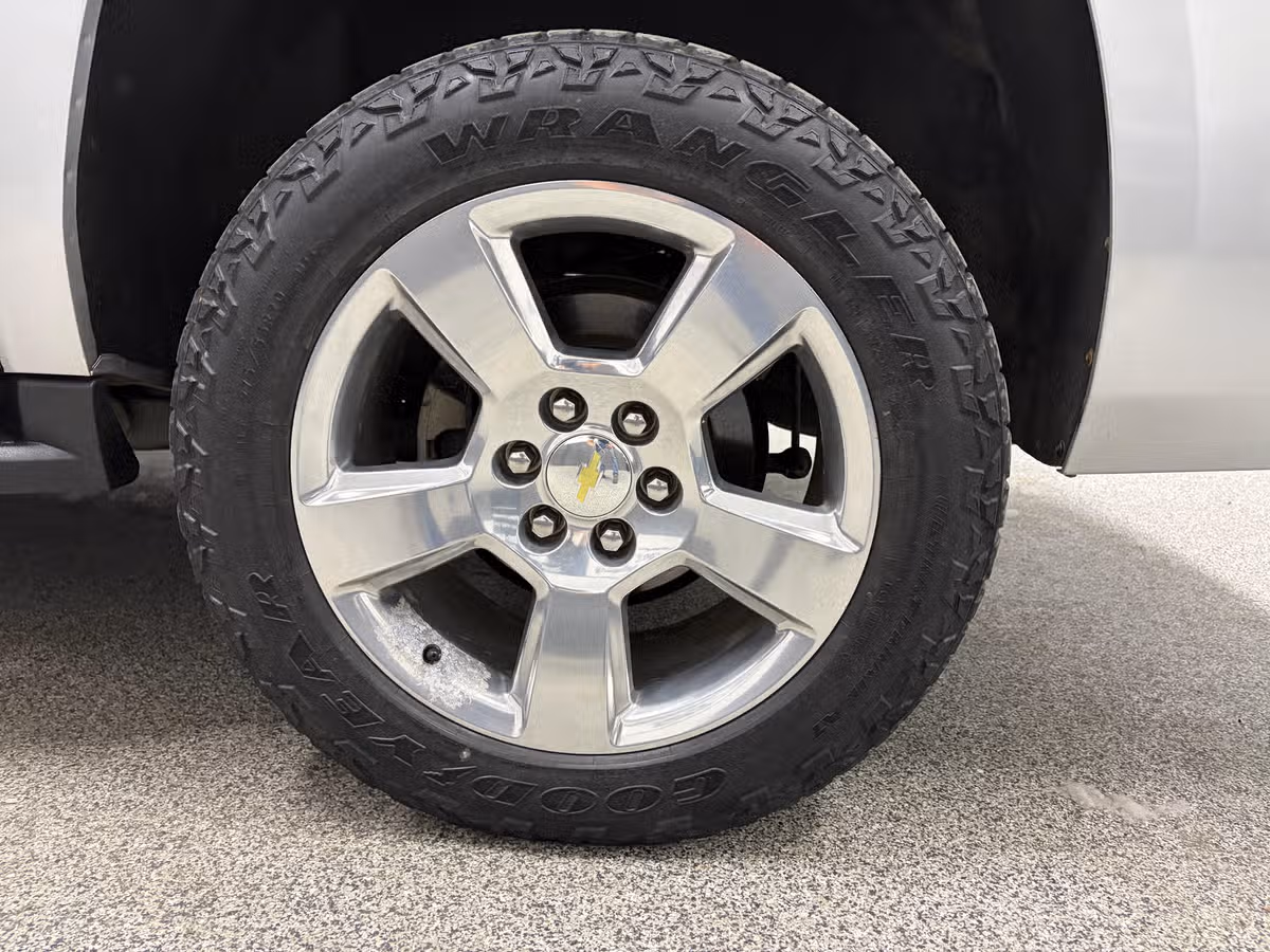 2018 Chevrolet Suburban LT Image 9