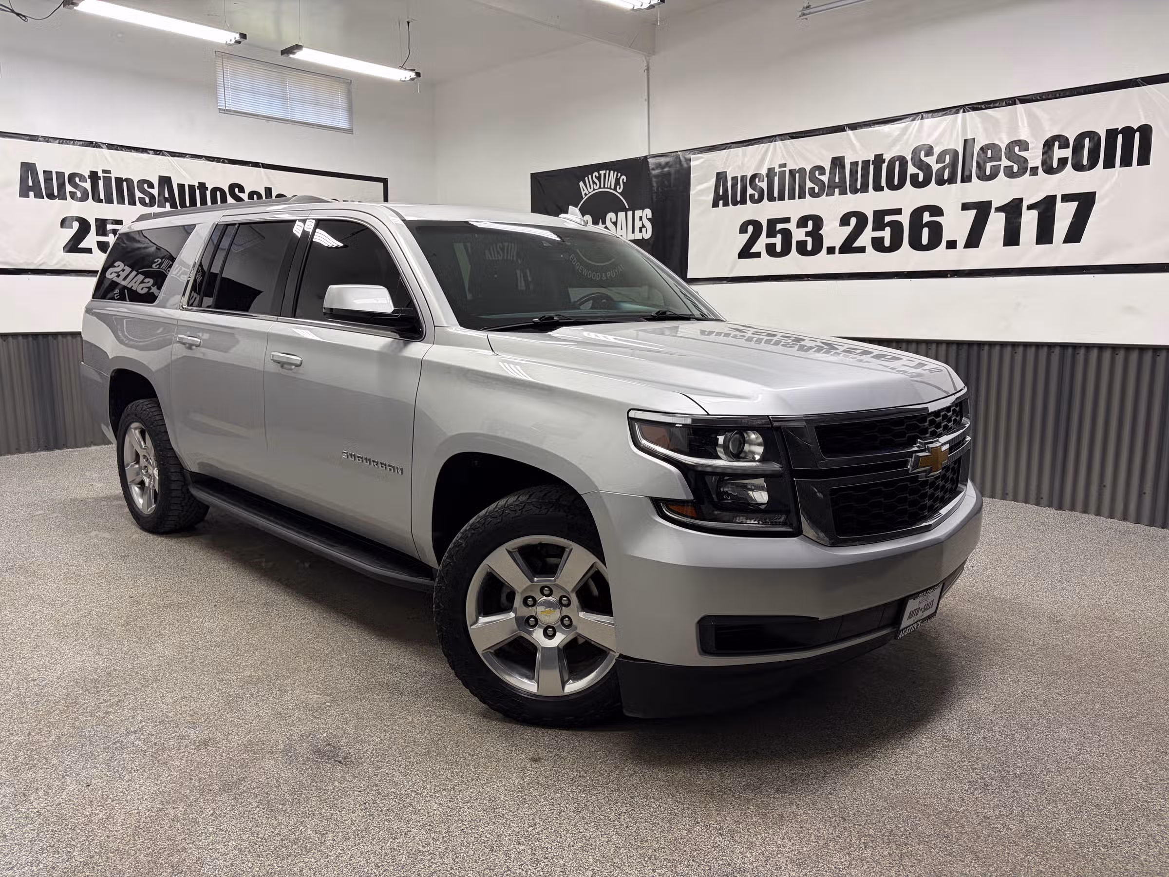 2018 Chevrolet Suburban LT Image 1