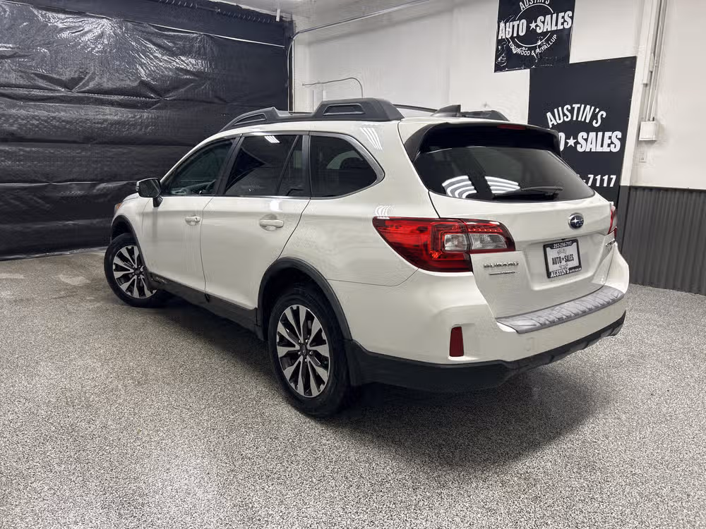 2016 Subaru Outback 2.5i Limited Crossover Image 4