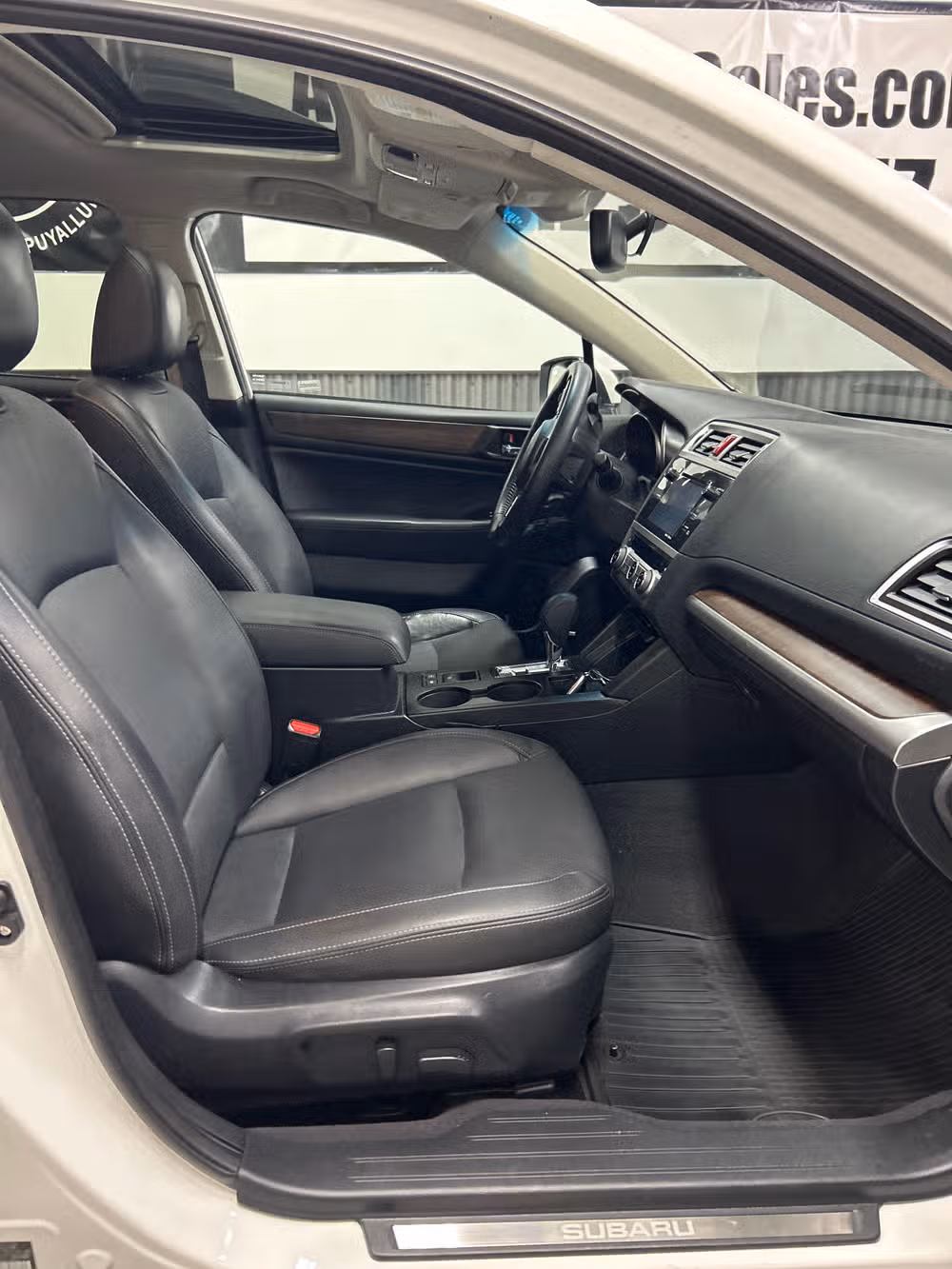 2016 Subaru Outback 2.5i Limited Crossover Image 13