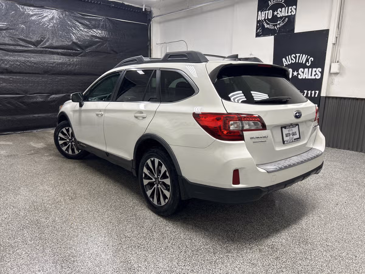 2016 Subaru Outback 2.5i Limited Crossover Image 4
