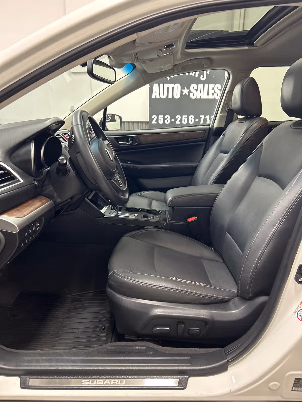 2016 Subaru Outback 2.5i Limited Crossover Image 8