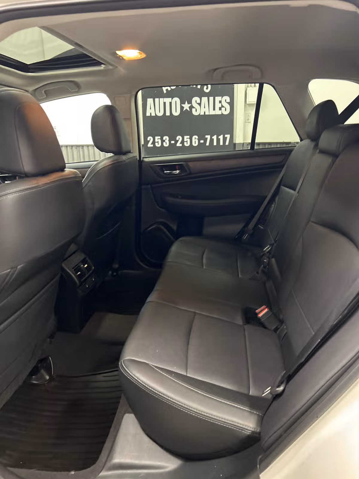 2016 Subaru Outback 2.5i Limited Crossover Image 10