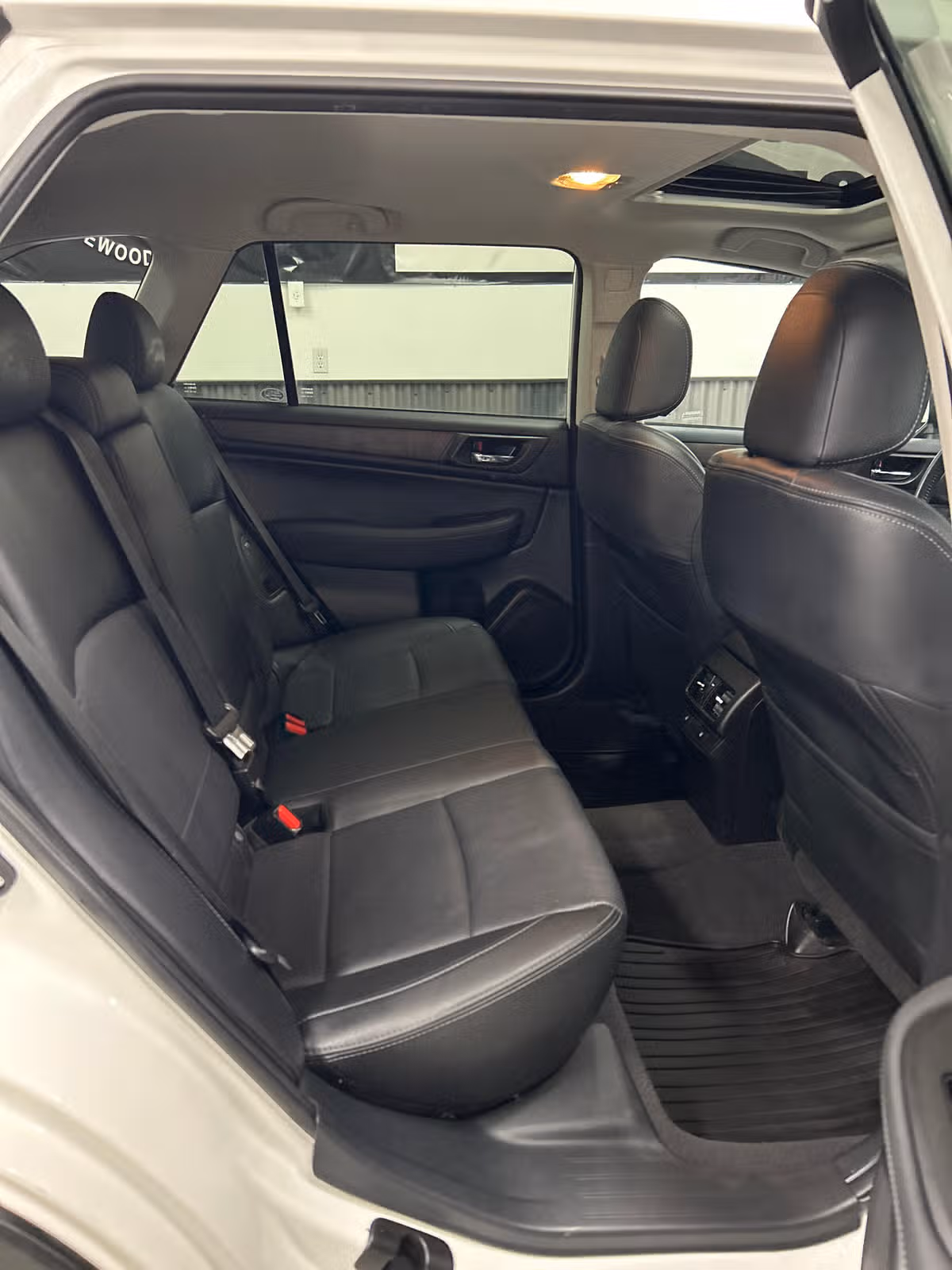 2016 Subaru Outback 2.5i Limited Crossover Image 12