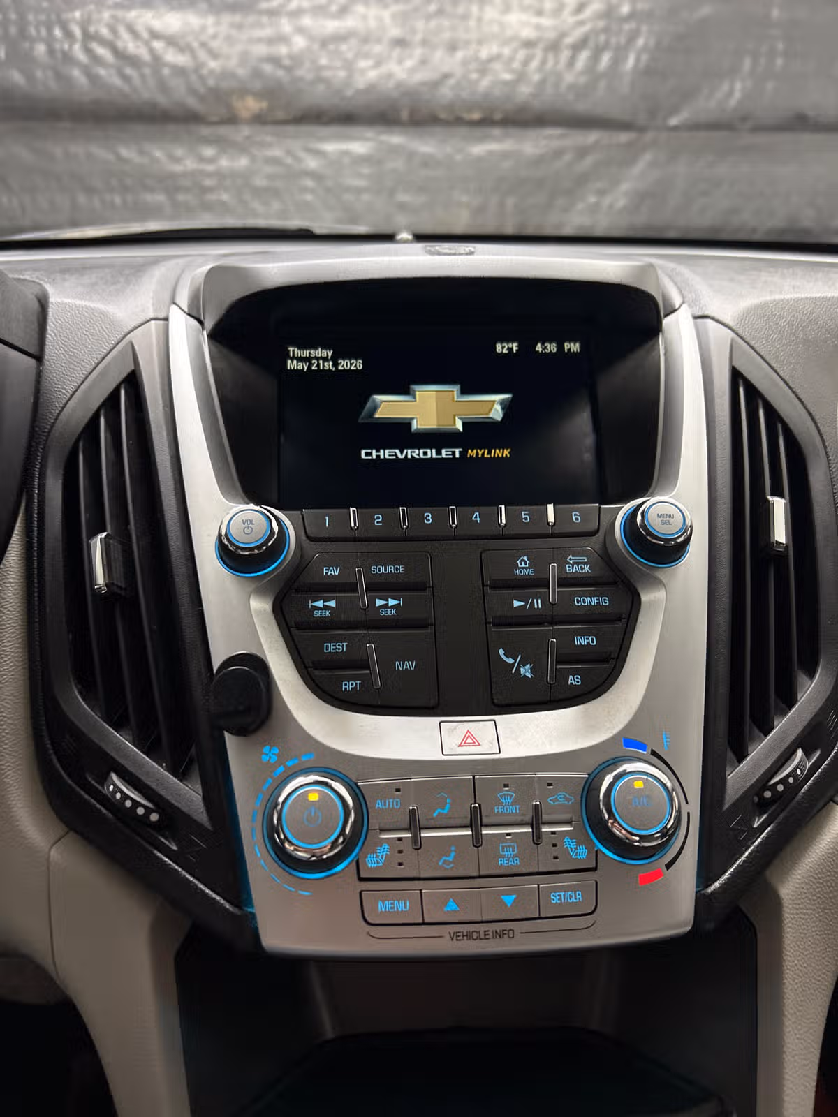 2017 Chevrolet Equinox Premier Image 17