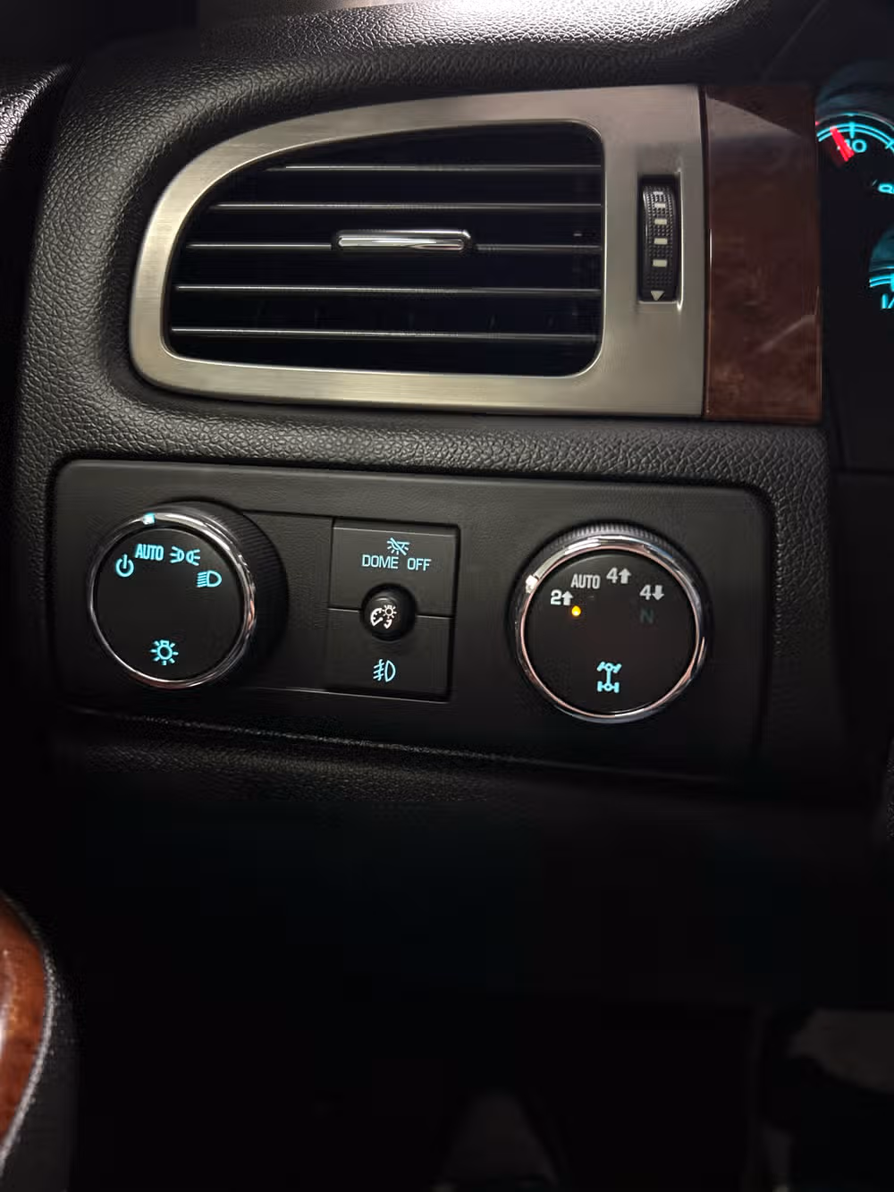 2012 Chevrolet Tahoe LTZ Image 16
