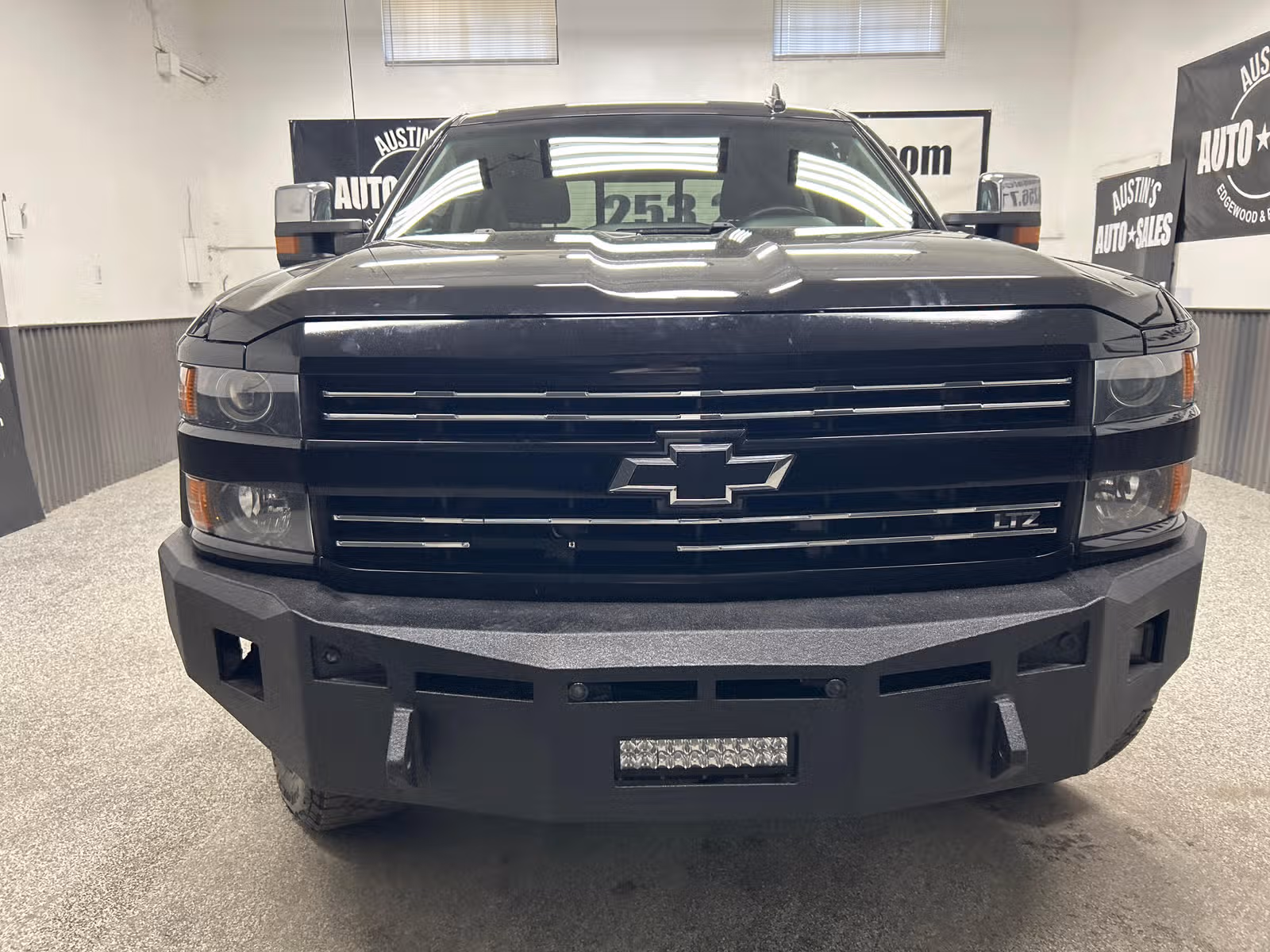2016 Chevrolet Silverado 2500HD LTZ Crew Cab Upper Image 2
