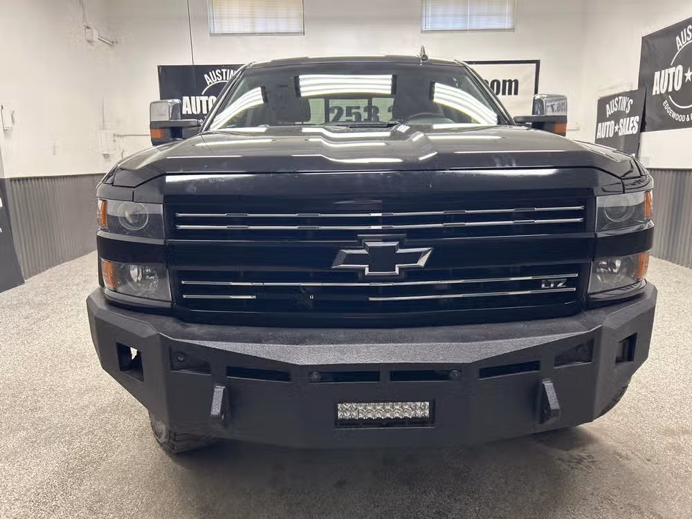 2016 Chevrolet Silverado 2500HD LTZ Crew Cab Image 2
