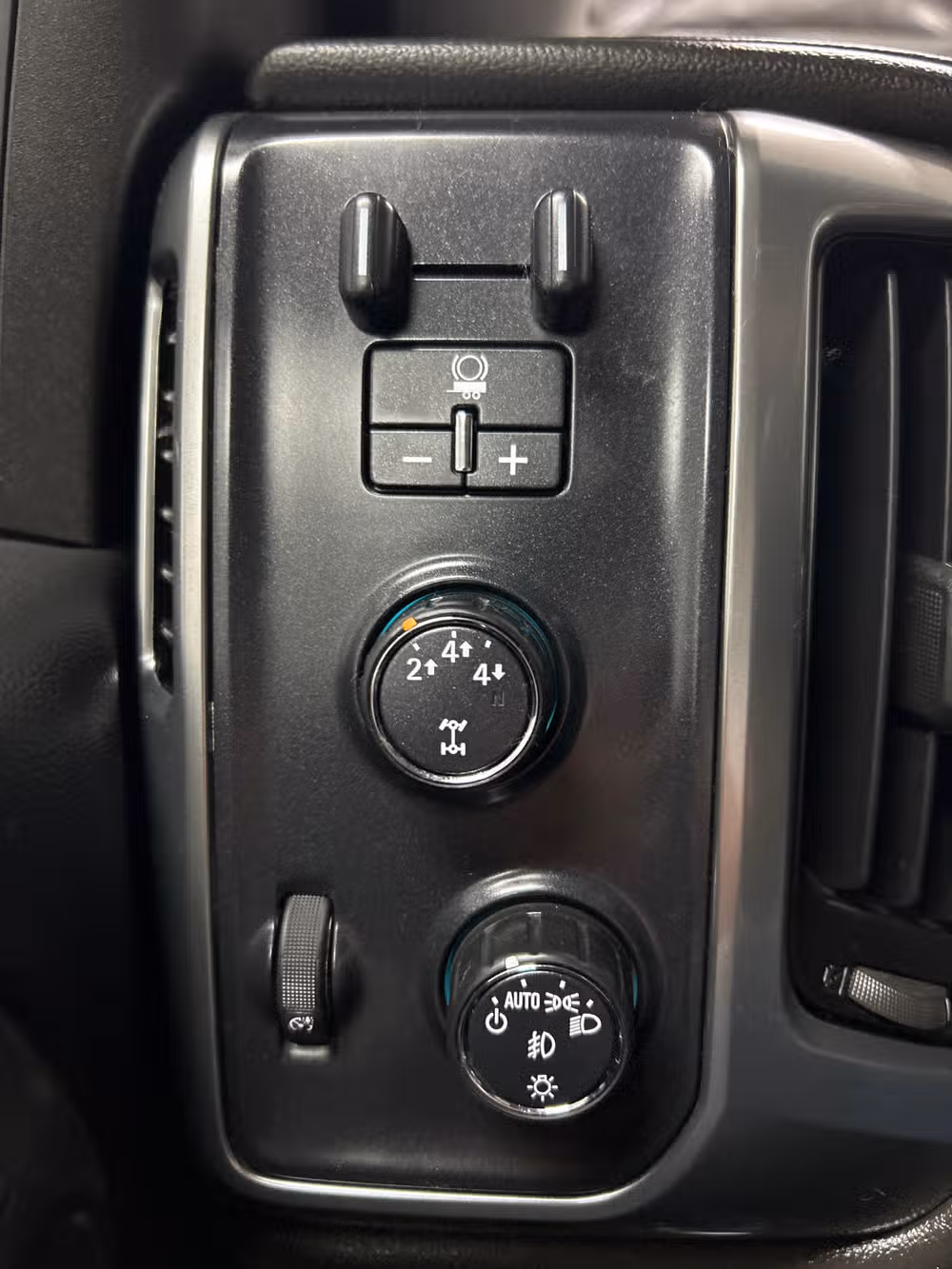 2016 Chevrolet Silverado 2500HD LTZ Crew Cab Image 16