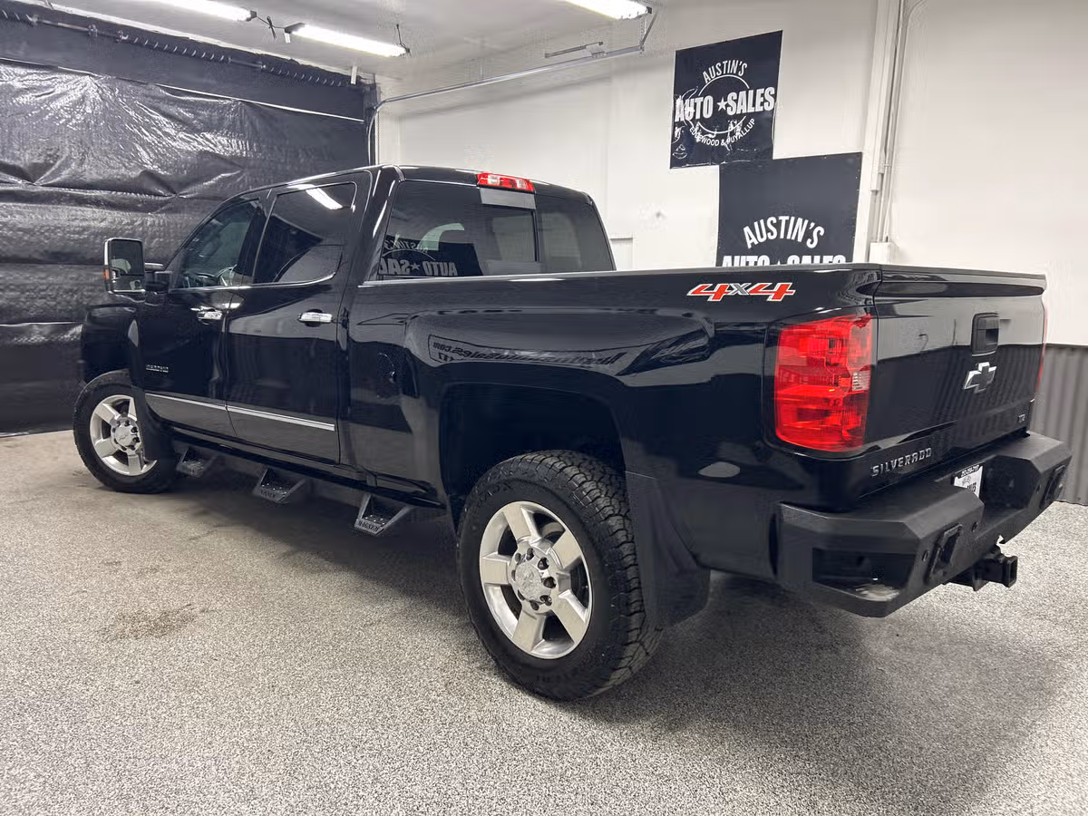 2016 Chevrolet Silverado 2500HD LTZ Crew Cab Image 5