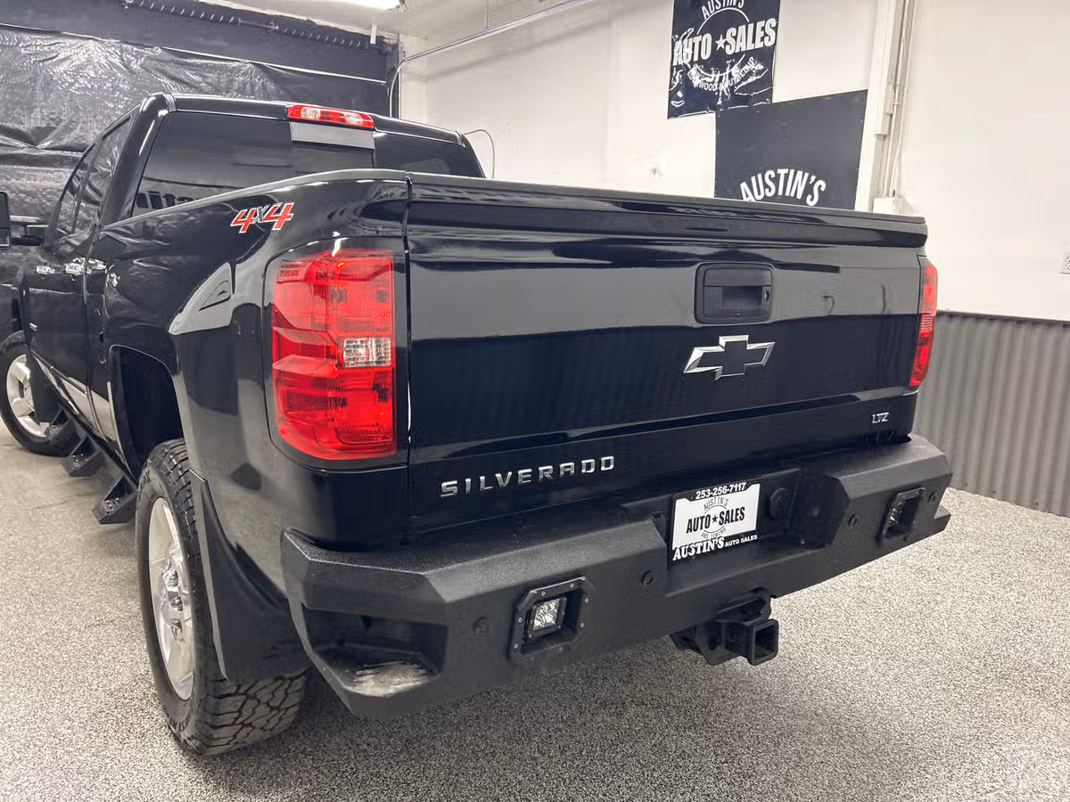 2016 Chevrolet Silverado 2500HD LTZ Crew Cab Image 6